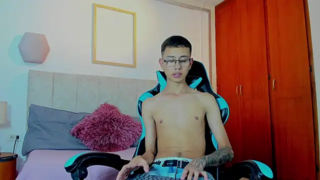 asher lux online show from 03/31/26, 10:01