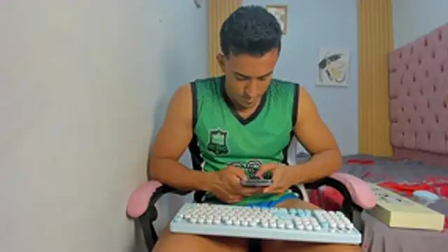 Snapshot of axelsavage042 chatting on 01/08/26, 08:37 axelsavage042 online show from 01/08/26, 08:37