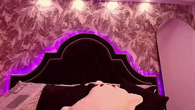 Chloe Connor online show from 03/06/26, 09:43