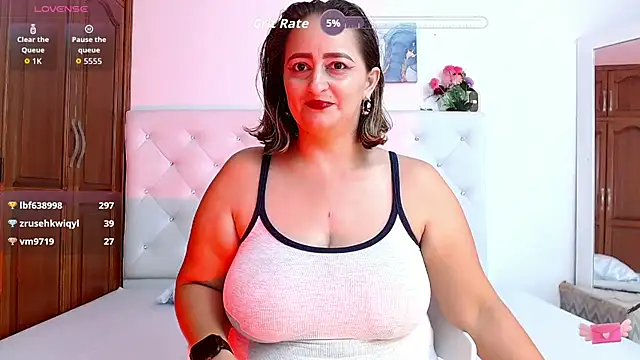 queendesiree  online show from 01/05/26, 07:39