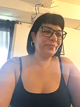 Snapshot of angielove1905 chatting on 02/09/26, 01:42 angielove1905 online show from 02/09/26, 01:42