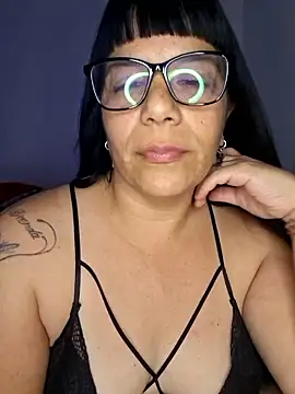 Snapshot of angielove1905 chatting on 01/10/26, 03:24 angielove1905 online show from 01/10/26, 03:24