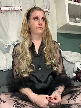 Snapshot of Autumn_paige chatting on 02/15/26, 02:01 Autumn paige online show from 02/15/26, 02:01