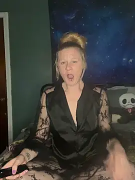 Snapshot of Autumn_paige chatting on 02/24/26, 03:18 Autumn paige online show from 02/24/26, 03:18