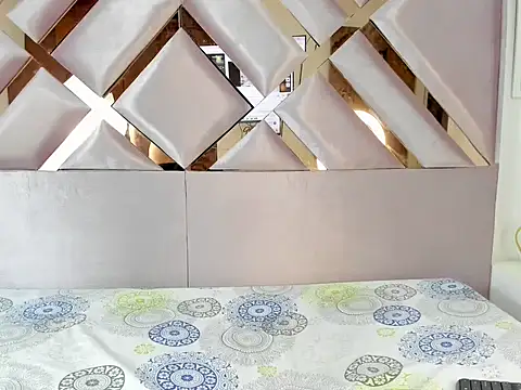 MiaKleinX online show from 03/06/26, 10:16