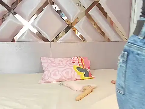 MiaKleinX online show from 03/21/26, 08:13