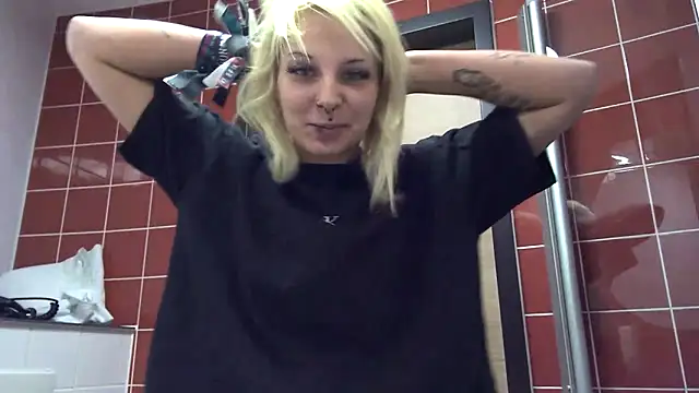 Snapshot of RealB25 chatting on 02/05/26, 11:06 RealB25 online show from 02/05/26, 11:06