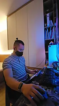 Snapshot of OnlyHand9x chatting on 02/21/26, 05:26 OnlyHand9x online show from 02/21/26, 05:26