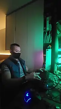 Snapshot of OnlyHand9x chatting on 02/13/26, 06:19 OnlyHand9x online show from 02/13/26, 06:19