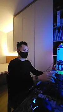 Snapshot of OnlyHand9x chatting on 02/08/26, 04:05 OnlyHand9x online show from 02/08/26, 04:05