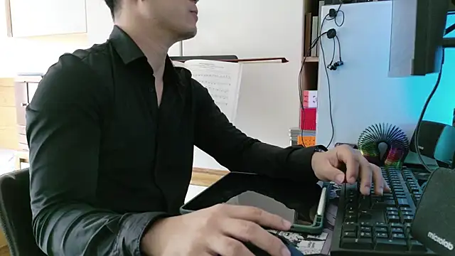 Snapshot of OnlyHand9x chatting on 07/06/26, 03:57 OnlyHand9x online show from 07/06/26, 03:57