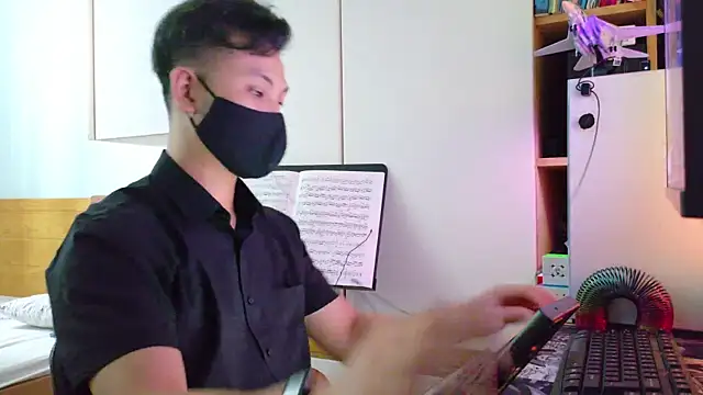 Snapshot of OnlyHand9x chatting on 06/25/26, 05:05 OnlyHand9x online show from 06/25/26, 05:05