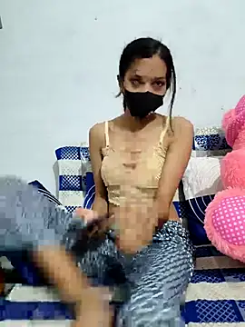 Snapshot of Honey_lily-93 chatting on 02/13/26, 04:40 Honey lily-93 online show from 02/13/26, 04:40