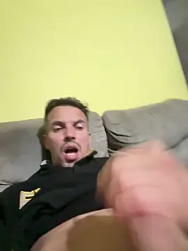 Snapshot of Naldopaugrand chatting on 03/02/26, 03:40 Naldopaugrand online show from 03/02/26, 03:40