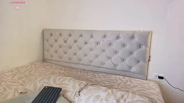 Snapshot of Diamond__cherry69 chatting on 02/16/26, 01:43 Diamond cherry69 online show from 02/16/26, 01:43