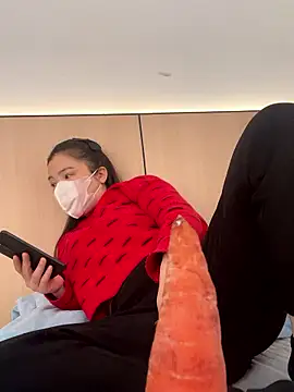 Faded pink online show from 01/13/26, 02:37