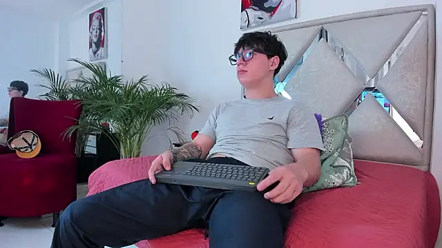 Liam saint online show from 03/09/26, 01:36
