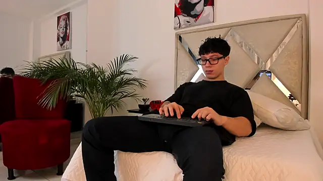 Liam saint online show from 02/19/26, 12:35