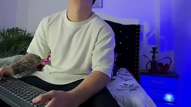 Liam saint online show from 04/23/26, 12:22