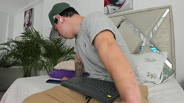 Liam saint online show from 03/24/26, 12:27