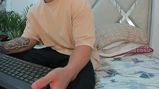 Liam saint online show from 03/03/26, 12:12