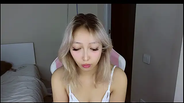 jasmilee online show from 04/01/26, 07:11