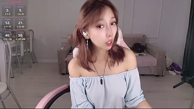 Snapshot of jasmilee chatting on 06/21/26, 02:56 jasmilee online show from 06/21/26, 02:56