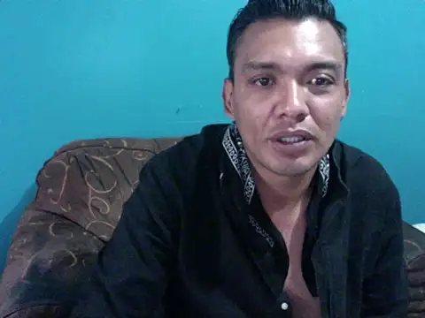 Snapshot of latinomoreno95 chatting on 04/06/26, 09:05 latinomoreno95 online show from 04/06/26, 09:05