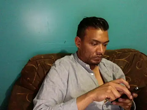 Snapshot of latinomoreno95 chatting on 05/05/26, 12:24 latinomoreno95 online show from 05/05/26, 12:24