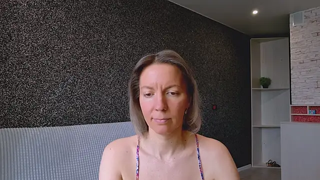 Amanda Luxe online show from 05/02/26, 03:01