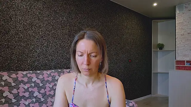 Amanda Luxe online show from 04/18/26, 03:09