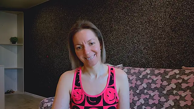 Amanda Luxe online show from 03/25/26, 02:55