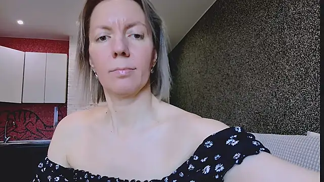 Amanda Luxe online show from 03/04/26, 03:14