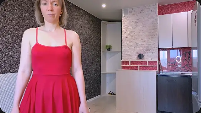 Amanda Luxe online show from 05/18/26, 03:28