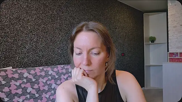 Snapshot of Amanda_Luxe chatting on 07/17/26, 02:20 Amanda Luxe online show from 07/17/26, 02:20