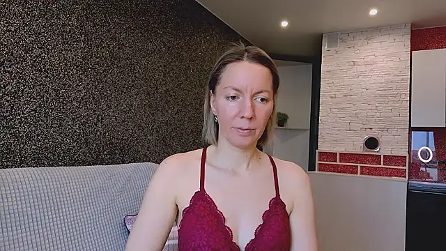 Amanda Luxe online show from 03/01/26, 04:12