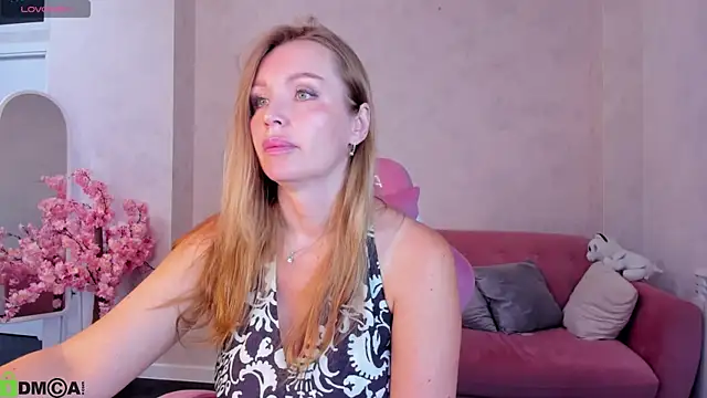 Snapshot of Marie_Hayes chatting on 06/25/26, 01:14 Marie Hayes online show from 06/25/26, 01:14