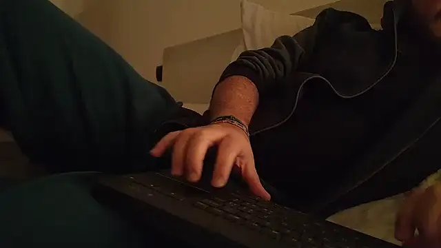 Snapshot of Reb_born89 chatting on 01/14/26, 05:27 Reb born89 online show from 01/14/26, 05:27