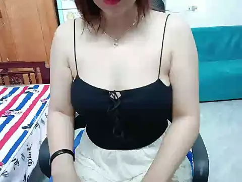 Snapshot of Heni6368 chatting on 02/27/26, 10:31 Heni6368 online show from 02/27/26, 10:31