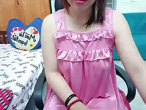 Snapshot of Heni6368 chatting on 02/26/26, 09:37 Heni6368 online show from 02/26/26, 09:37