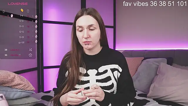 Alice Goth online show from 04/03/26, 12:28