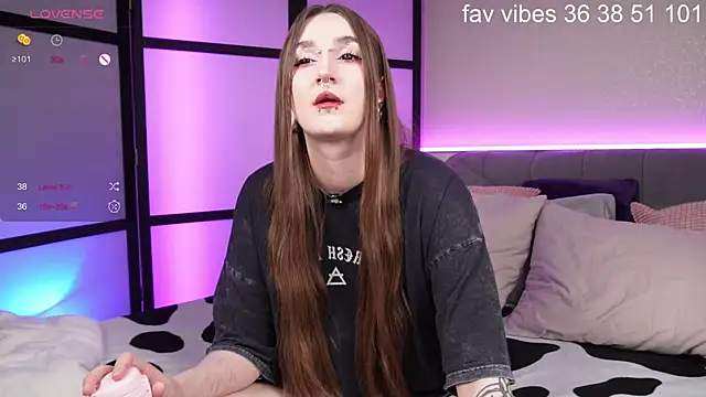 Alice Goth online show from 04/02/26, 04:19