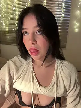 evelynrosess1 online show from 02/15/26, 12:11