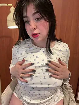 Snapshot of evelynrosess1 chatting on 06/25/26, 11:21 evelynrosess1 online show from 06/25/26, 11:21