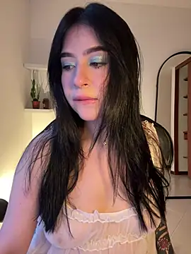 Snapshot of evelynrosess1 chatting on 06/05/26, 11:10 evelynrosess1 online show from 06/05/26, 11:10