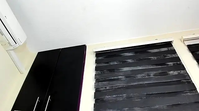 vanesadimaria online show from 10/17/25, 04:42