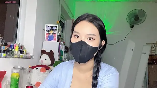 Tieu-May online show from 04/23/26, 08:43