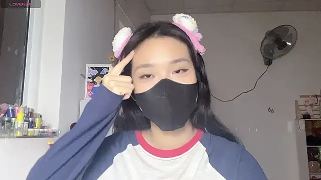 Tieu-May online show from 04/18/26, 08:27