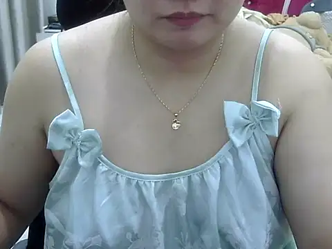 Snapshot of Sarah_no_land chatting on 06/30/26, 02:28 Sarah no land online show from 06/30/26, 02:28