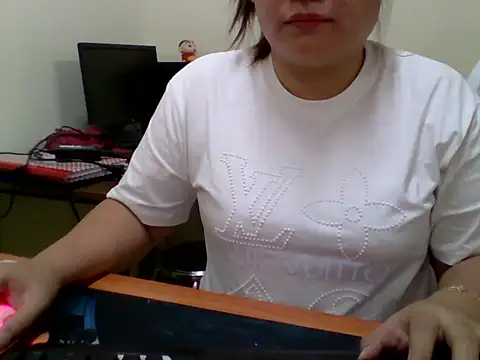 Sarah no land online show from 04/09/26, 03:08